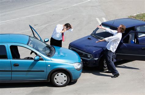 Batida De Carro Saiba O Que Fazer Em Um Acidente De Tr Nsito