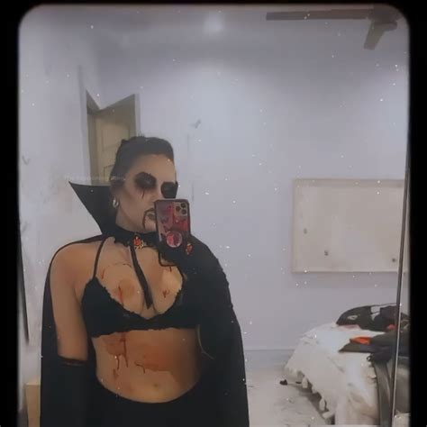 Demi Lovatos Dracula Costume 9 Photos Thefappening