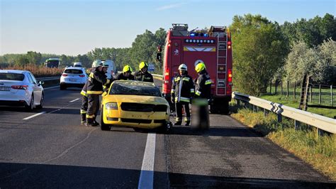 Kamionba rohant majd felborult egy luxusautó az M5 ösön