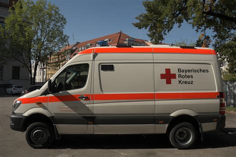 Krankentransportwagen Typ B KTW B Rotes Kreuz Süd 1