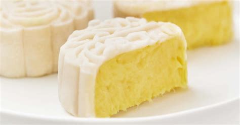 Premium Black Gold Mao Shan Wang Durian Snow Skin Mooncake Wang Lai