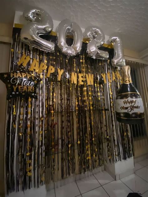 30+ Sparkly New Years Party Backdrop Ideas for 2024 - HubPages