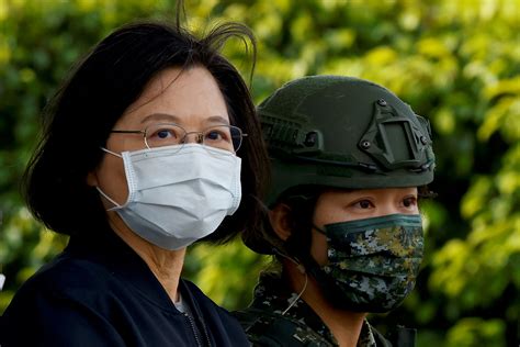 Taiwan president thanks military in new year's message | Reuters