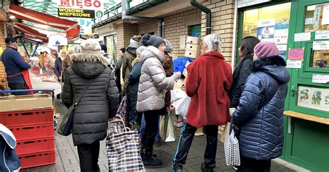 Oto ożywienie w polskiej gospodarce Sprzedaż detaliczna znowu zaczęła