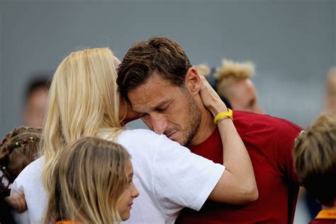 Ultime Notizie Su Tre Naked Le Nuove Storie Di Francesco Totti E Ilary