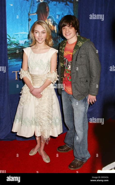 AnnaSophia Robb and Josh Hutcherson Los Angeles Premiere of "Bridge to ...