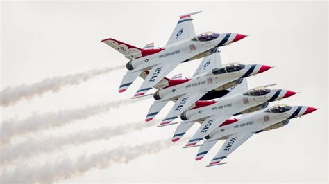 10 Incredible Airshows Every Aviation Enthusiast Must See At Least Once