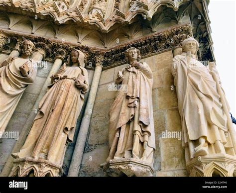 Reims cathedral sculpture hi-res stock photography and images - Alamy