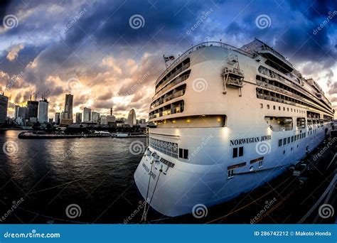 Norwegian Jewel (luxury Cruise Ship) Editorial Photography - Image of ...