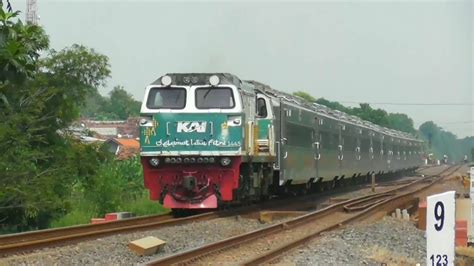 RAME KERETA ELIT NGEBUT ADU KECEPATAN HUNTING KERETA API MUDIK