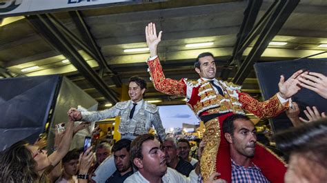 Emilio De Justo Y Roca Rey Triunfan En Almodovar La Tribuna De Ciudad