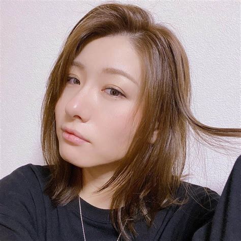 岩村菜々美さんのインスタグラム写真 岩村菜々美instagram「やっと髪の毛染められた 脱プリン ねぇ、めっちゃ髪の毛伸びたと思わん