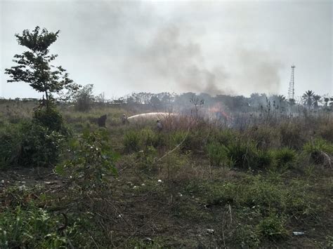 Protección Civil sofoca incendio de pastizal en Tapachula