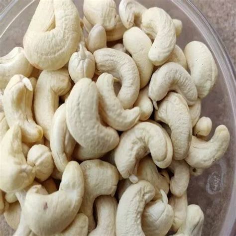 White Steamed Whole Cashew Kernels Packaging Size Loose At 580 Kg