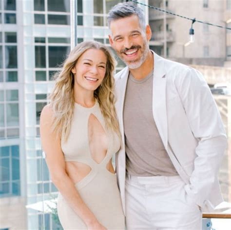 Inside Leann Rimes And Eddie Cibrian S 13 Year Marriage From Christmas Engagement To Milestone