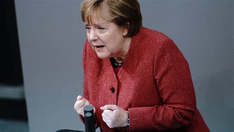 Corona Pandemie Angela Merkel hält im Bundestag eine emotionale Rede