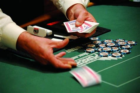По сколько фишек раздавать в покере | pokerinrussia.ru