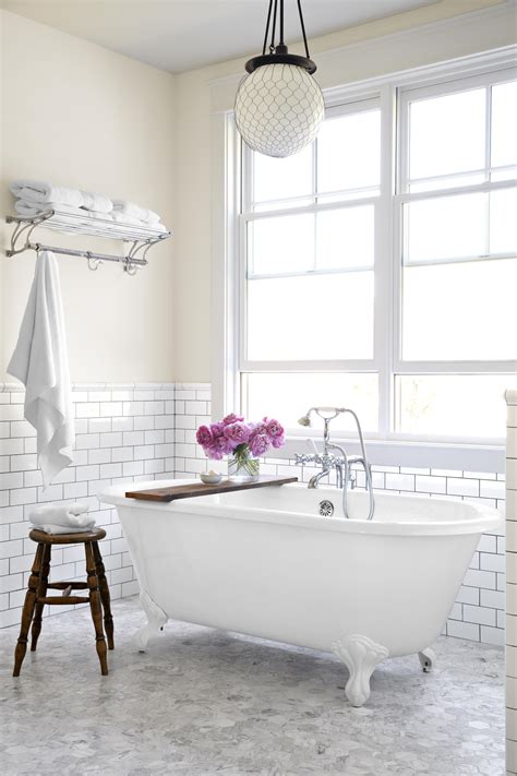 Clawfoot Tub Designs Pictures Ideas Tips From Hgtv Hgtv Off