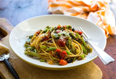 Perciatelli With Broccoli Tomatoes And Anchovies Recipe Recipe