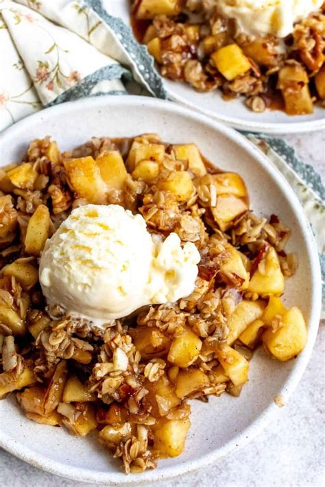 Slow Cooker Apple Crisp Sailor Bailey