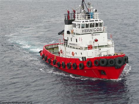 Tug Boat At Mykonos Tug Boats Offshore Boats Boat Oars