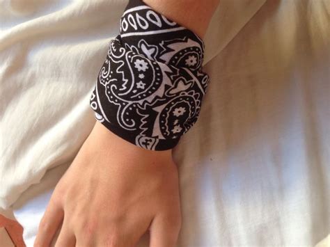 How To Make A Bandana Bracelet With Pictures Wikihow Bandana