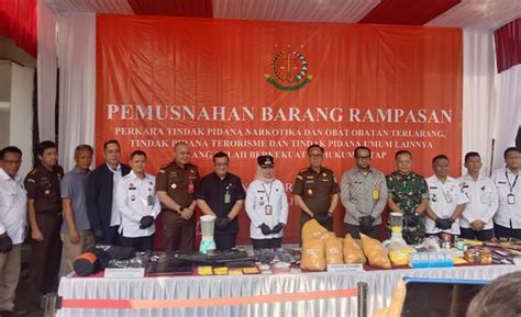 Kejari Jaktim Musnahkan Barang Bukti Perkara Tindak Pidana Umum