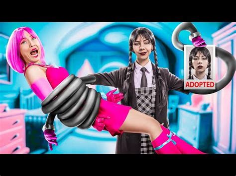 Mercredi Addams A T Adopt E Par Mommy Et Daddy Long Legs Mercredi A