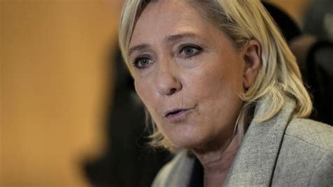 Marine Le Pen Se Enfrenta A La Justicia En Un Juicio Por Malversación De Fondos Europeos Euronews