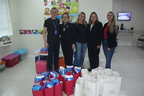 Casa da Amizade doa mais 20 kits a mães e bebês do Hospital Santa Cruz