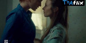 Katherine Barrell Underwear Lesbian Scene In Wynonna Earp Tnaflix