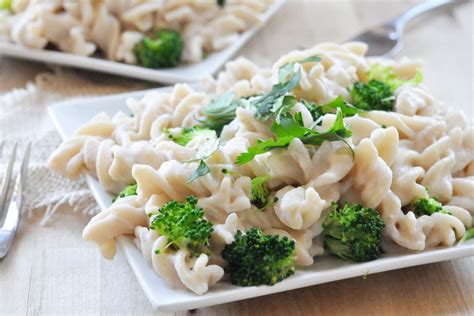 Easy Creamy Cauliflower Alfredo Sauce Vegan Gluten Free The