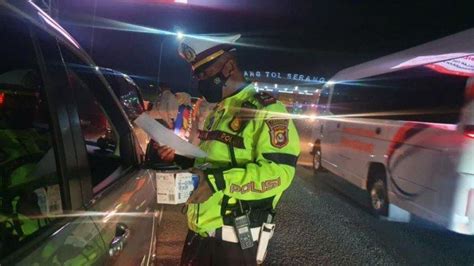 Hari Pertama Pelarangan Mudik Di Serang Puluhan Kendaraan Pemudik