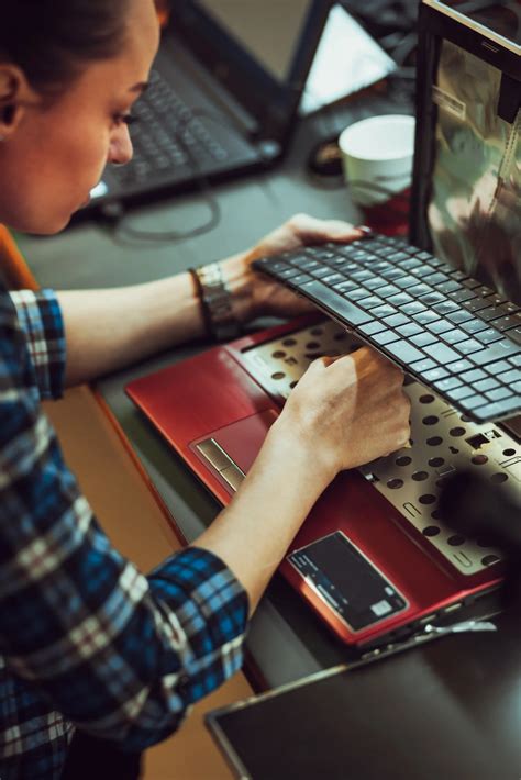 Serwis Komputerowy Wymiana Matrycy W Laptopie Serwis I Naprawa Konsol