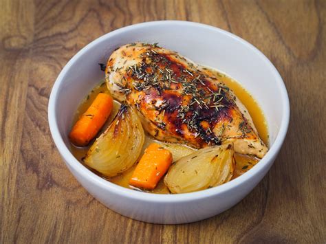 Poulet aux oignons et carottes rôtis Recettes et Cie