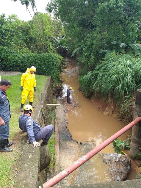 Chuva forte causa morte e estragos em cidades da região