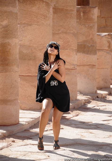 New Hot Stills KOLLYWOOD ACTRESS ANUSHKA 24