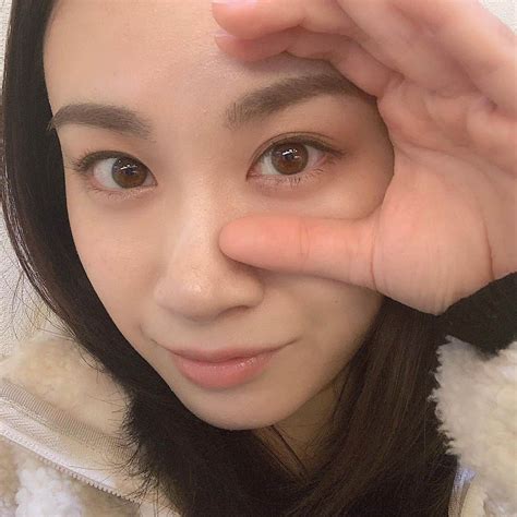 鈴木芳奈さんのインスタグラム写真 鈴木芳奈instagram「久々に自撮り、しかもドアップの。 最近、目が凄く特徴ありますね、と言わ