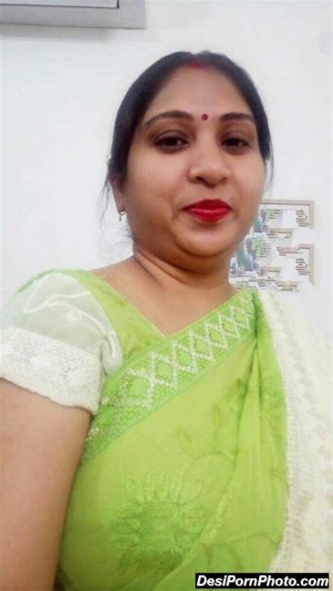 Hot Indian Bhabhi Ki Doggystyle Chudai Pics