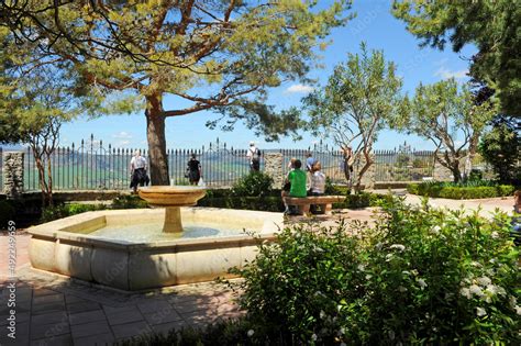 Plaza de María Auxiliadora con mirador sobre el Tajo de Ronda