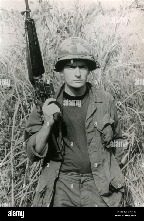 American actor Charlie Sheen in the movie Platoon, USA 1986 Stock Photo ...