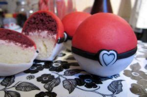 Pokéball Cakes | The Mary Sue