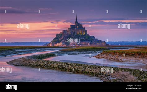 Hermosa Catedral De Mont Saint Michel En La Isla Normand A Norte De