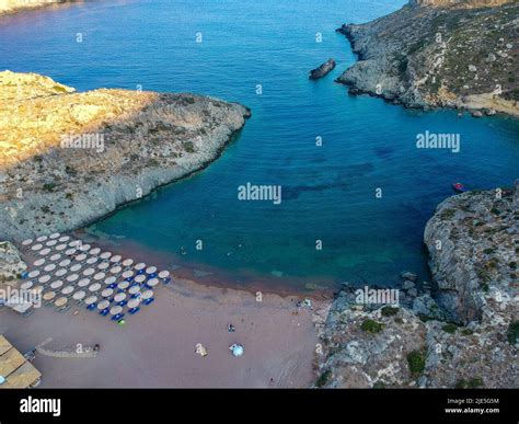 Vista Panorámica Aérea De La Famosa Playa Rocosa Melidoni En La Isla Kythira Al Atardecer