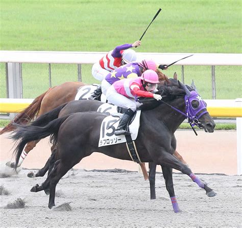 ＜東京2r 3歳未勝利＞3歳未勝利戦を制した藤田菜七子騎乗のラブロッソー （撮影・西川 祐介） ― スポニチ Sponichi Annex ギャンブル