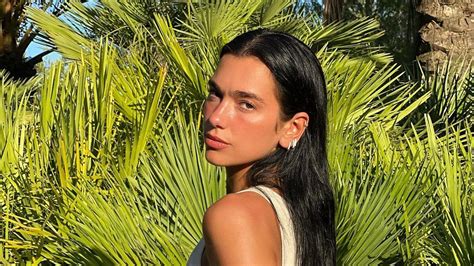 See Dua Lipa Show Her Sun Bum In Suede Hot Shorts