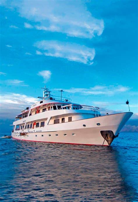 Galapagos Cruise Charters – Happy Gringo Travel