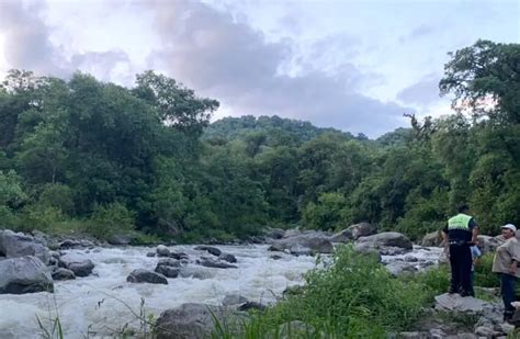 Tucum N Una Turista Quiso Sacarse Una Foto Cay A Un R O Y Muri