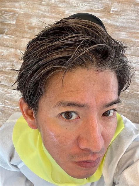 木村拓哉、ヘアカラー＆トリミングへ！濡れ髪＆鋭い眼差しがキュン必至のかっこよさ ショートのヘアスタイル メンズ ヘアスタイル 拓哉