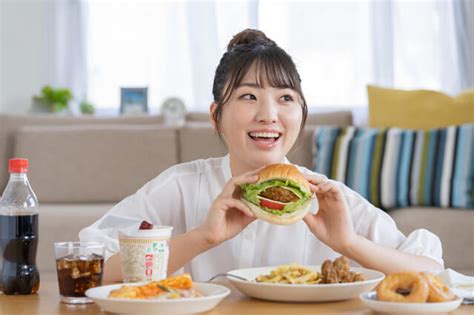 食べ過ぎた次の日にできる対処法は？ng行為やおすすめの食事を紹介 セラピストプラス 医療介護・リハビリ・療法士のお役立ち情報